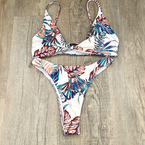 Boohoo front knot floral bikini set size 6 - Picture 8 of 8